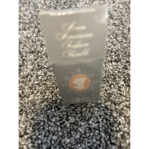 Avon 1984 American‎ Fashion Silhouettes Thimble Circa 1890 - Picture 7 of 7